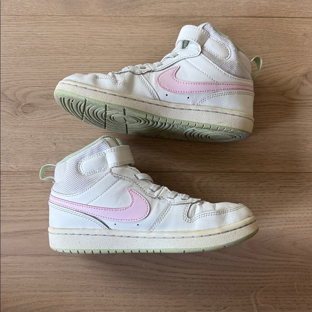 Nike Court Borough Mid 2 Sneaker